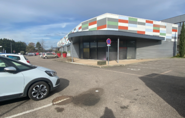 Location local commercial 511 m² Rillieux La Pape