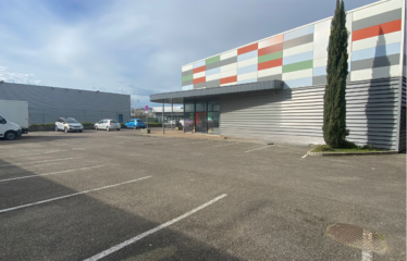 Location local commercial 511 m² Rillieux La Pape